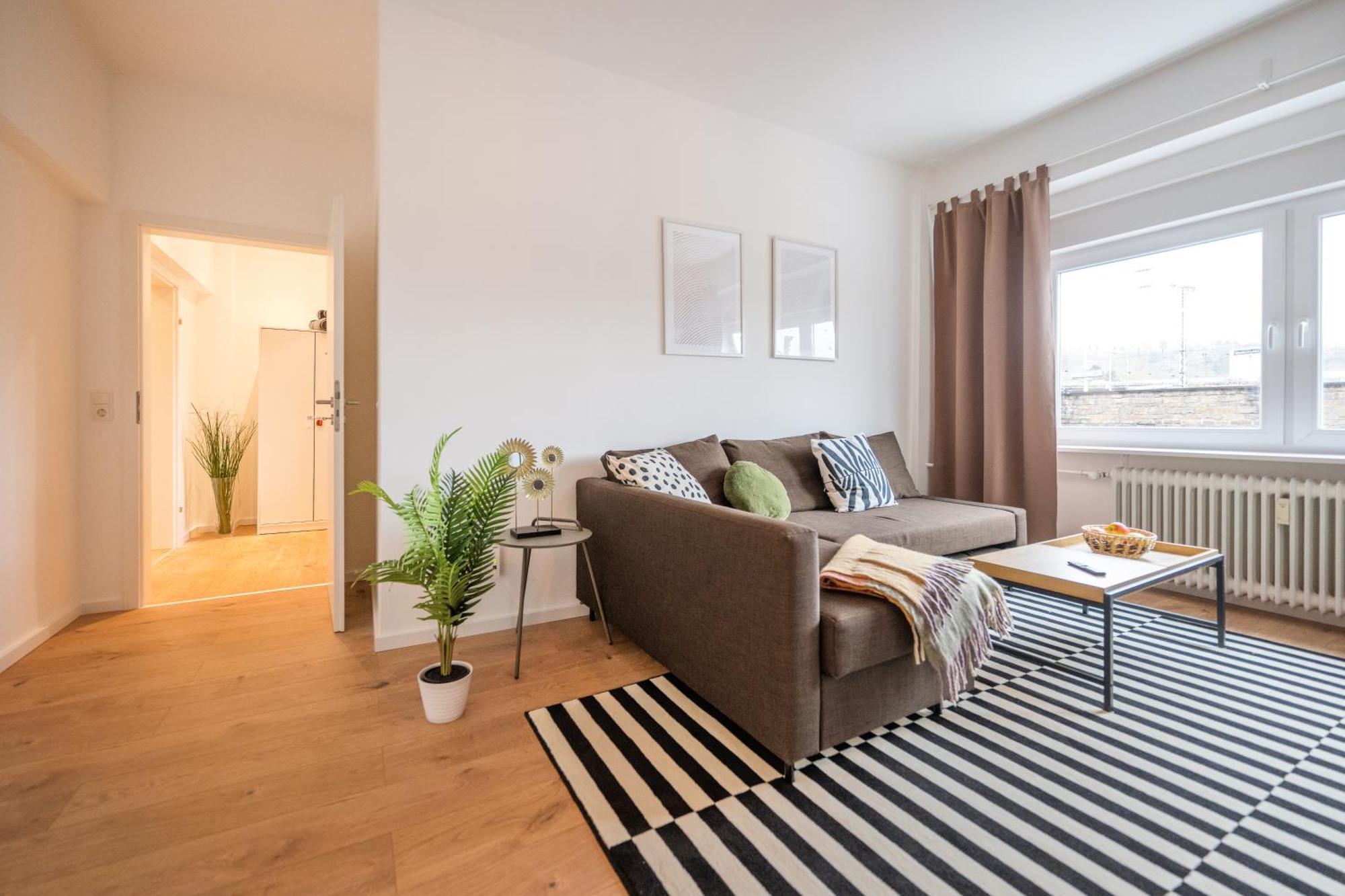Neu: 100m² - Ideal Fuer Familien/geschaeftsr. - Hbf Apartment *