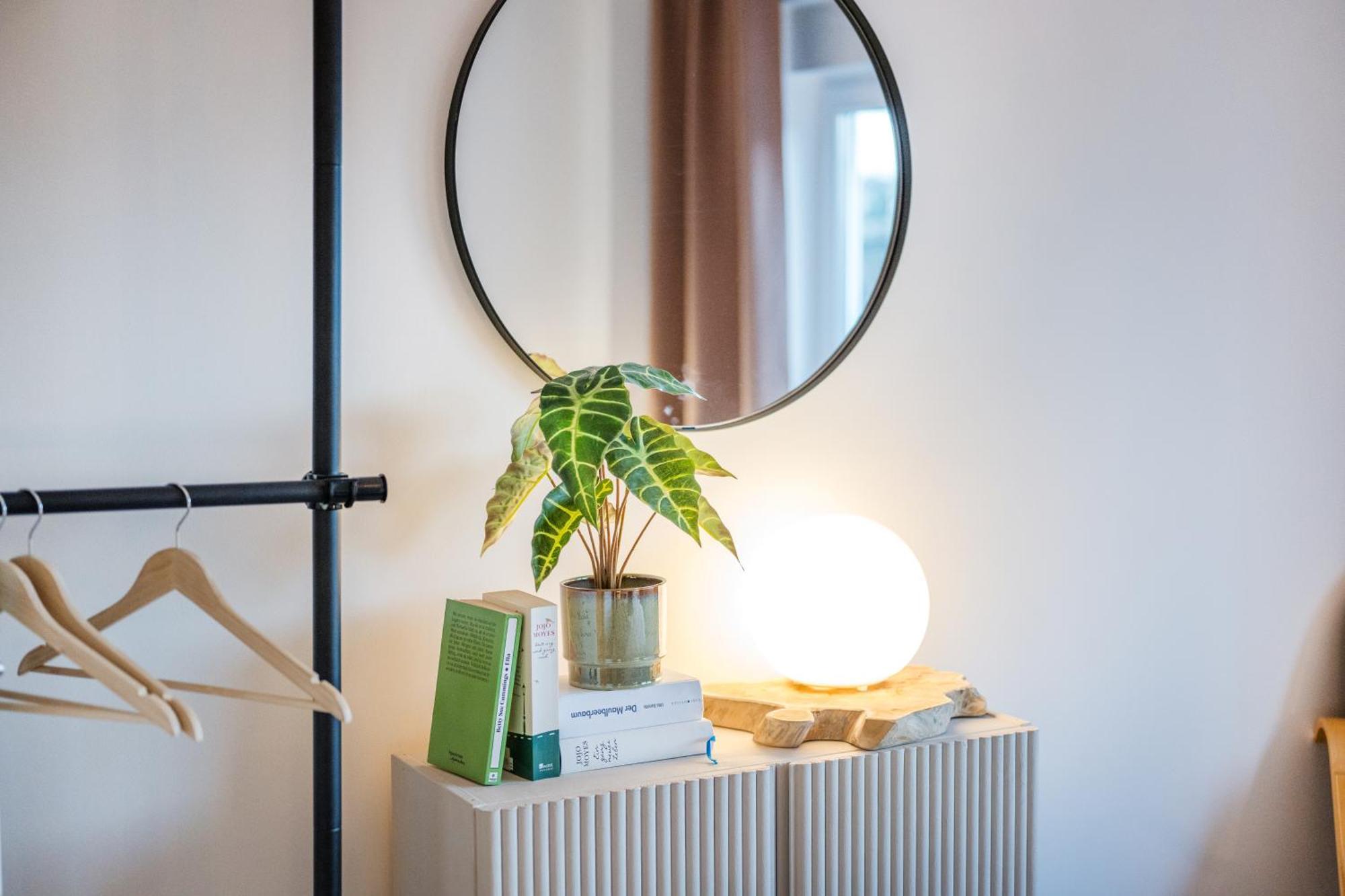 Neu: 100m² - Ideal Fuer Familien/geschaeftsr. - Hbf Apartment