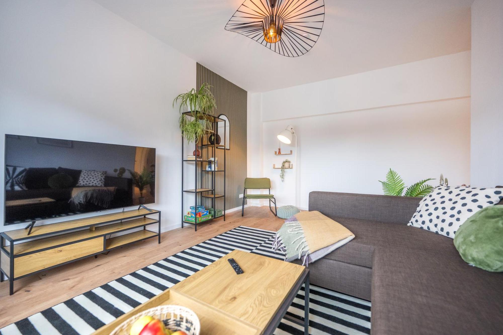 Apartment Neu: 100m² - Ideal Fuer Familien/geschaeftsr. - Hbf *